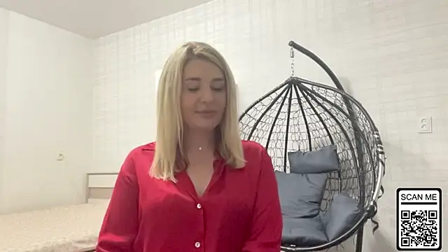 Snapshot of Blondie_xoxoxo chatting on June 17, 8:52 pm Blondie xoxoxo online show from June 17, 8:52 pm
