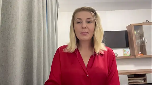 Snapshot of Blondie_xoxoxo chatting on September 18, 8:39 am Blondie xoxoxo online show from September 18, 8:39 am