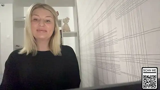 Snapshot of Blondie_xoxoxo chatting on October 29, 10:25 am Blondie xoxoxo online show from October 29, 10:25 am