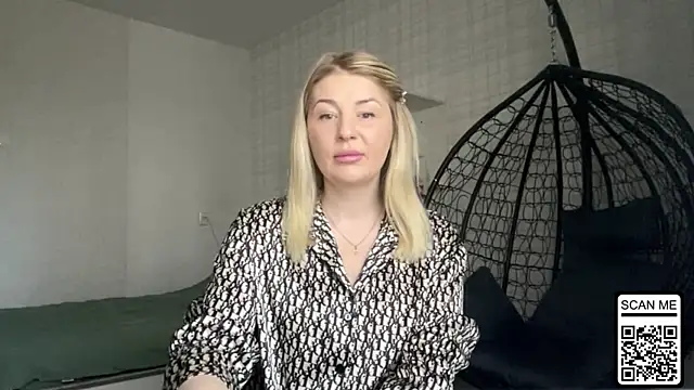 Blondie xoxoxo online show from April 5, 11:06 am