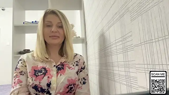 Snapshot of Blondie_xoxoxo chatting on November 12, 11:36 am Blondie xoxoxo online show from November 12, 11:36 am