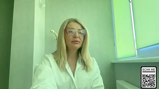 Snapshot of Blondie_xoxoxo chatting on July 19, 7:28 am Blondie xoxoxo online show from July 19, 7:28 am