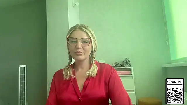 Snapshot of Blondie_xoxoxo chatting on July 17, 4:48 pm Blondie xoxoxo online show from July 17, 4:48 pm