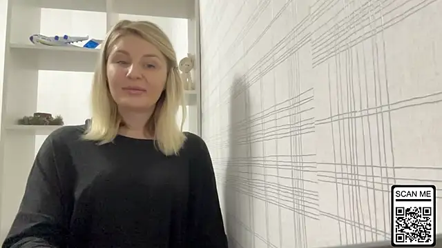 Snapshot of Blondie_xoxoxo chatting on November 27, 4:18 pm Blondie xoxoxo online show from November 27, 4:18 pm