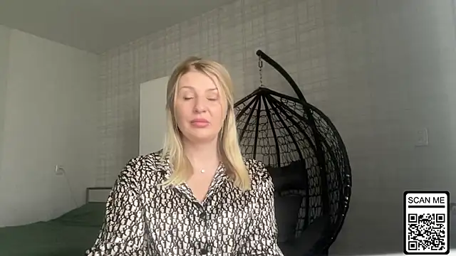 Blondie xoxoxo online show from April 23, 1:57 pm