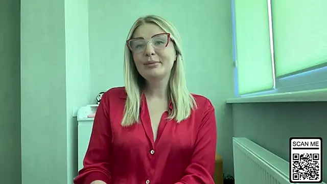 Snapshot of Blondie_xoxoxo chatting on July 13, 7:29 am Blondie xoxoxo online show from July 13, 7:29 am