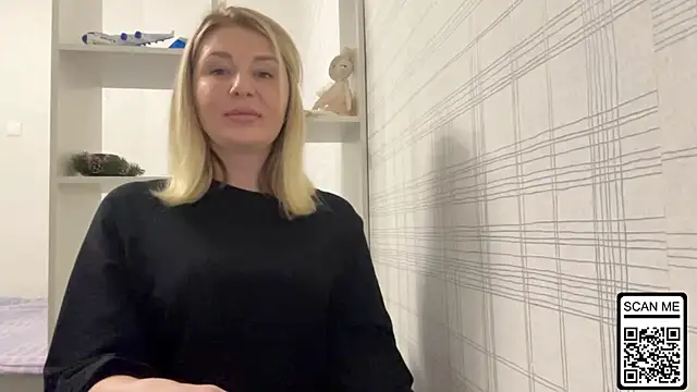 Snapshot of Blondie_xoxoxo chatting on December 4, 5:34 pm Blondie xoxoxo online show from December 4, 5:34 pm