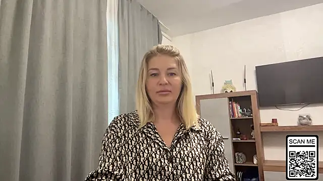 Snapshot of Blondie_xoxoxo chatting on October 3, 9:11 am Blondie xoxoxo online show from October 3, 9:11 am