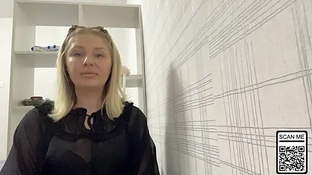 Snapshot of Blondie_xoxoxo chatting on November 14, 2:10 pm Blondie xoxoxo online show from November 14, 2:10 pm