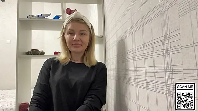 Snapshot of Blondie_xoxoxo chatting on November 25, 2:50 pm Blondie xoxoxo online show from November 25, 2:50 pm