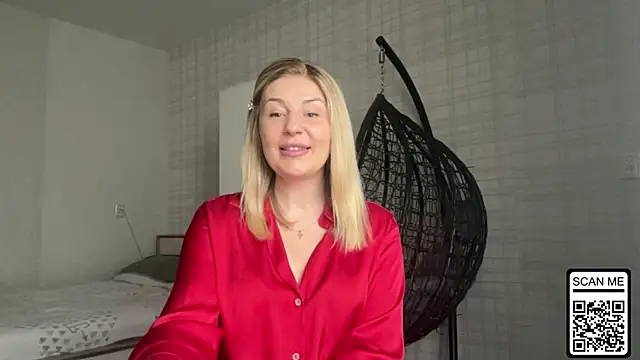 Blondie xoxoxo online show from April 11, 12:20 pm