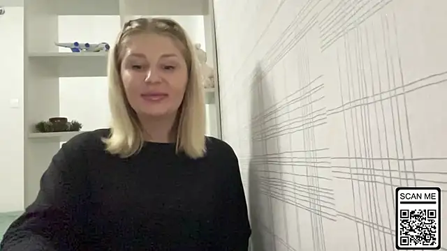 Snapshot of Blondie_xoxoxo chatting on November 6, 9:19 pm Blondie xoxoxo online show from November 6, 9:19 pm