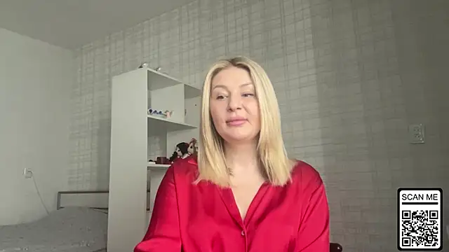 Blondie xoxoxo online show from February 8, 9:40 am