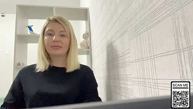 Snapshot of Blondie_xoxoxo chatting on October 17, 6:50 am Blondie xoxoxo online show from October 17, 6:50 am