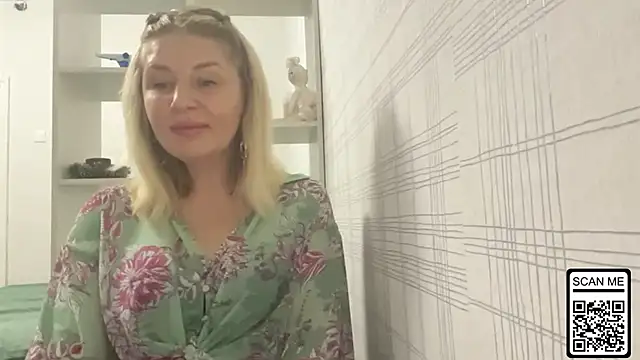 Snapshot of Blondie_xoxoxo chatting on November 5, 6:55 pm Blondie xoxoxo online show from November 5, 6:55 pm