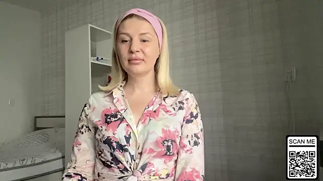 Snapshot of Blondie_xoxoxo chatting on November 26, 8:36 am Blondie xoxoxo online show from November 26, 8:36 am