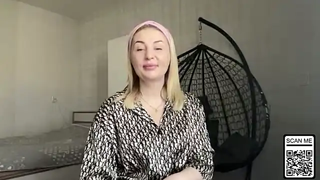 Blondie xoxoxo online show from May 5, 6:49 am