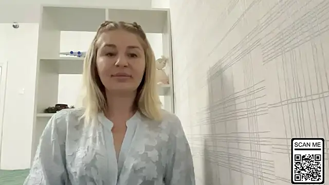 Snapshot of Blondie_xoxoxo chatting on November 18, 12:41 pm Blondie xoxoxo online show from November 18, 12:41 pm