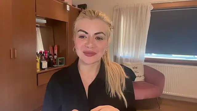 Snapshot of princess17 chatting on September 16, 4:19 pm princess17 online show from September 16, 4:19 pm