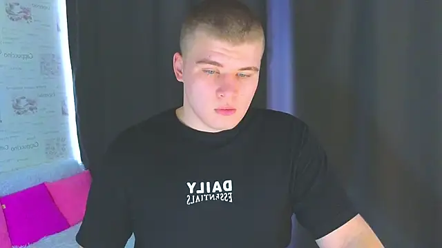 kittenmurr online show from October 7, 3:51 am