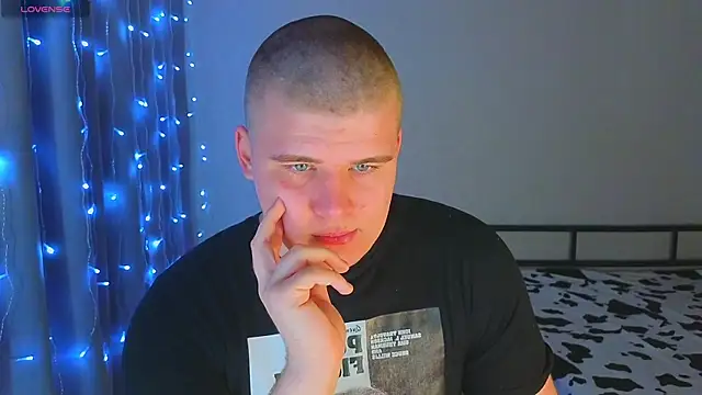 kittenmurr online show from December 1, 9:43 am