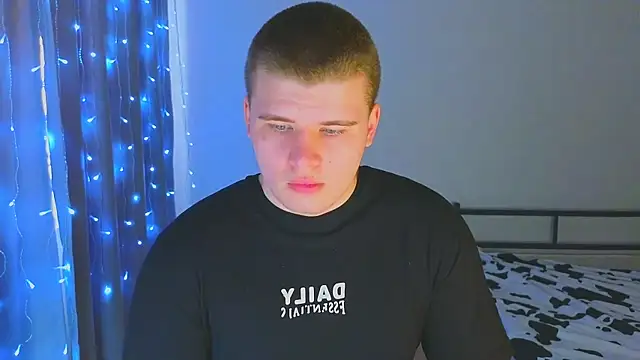 kittenmurr online show from November 25, 3:07 am