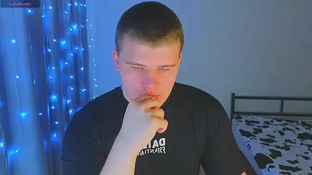 kittenmurr online show from November 26, 3:39 am