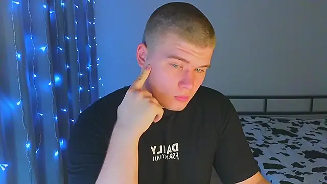 kittenmurr online show from December 5, 8:39 pm