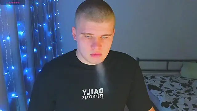 kittenmurr online show from December 3, 7:35 pm