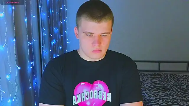 Snapshot of kittenmurr chatting on December 19, 2:04 am kittenmurr online show from December 19, 2:04 am