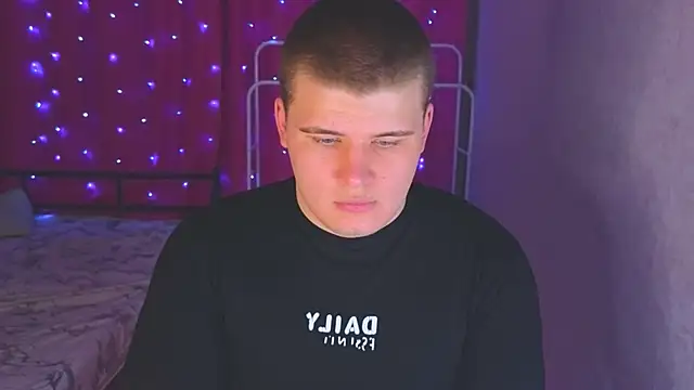 kittenmurr online show from April 16, 9:39 pm