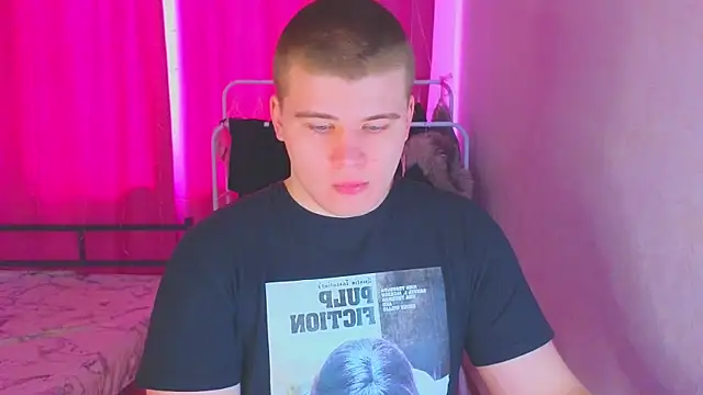 Snapshot of kittenmurr chatting on February 14, 6:24 am kittenmurr online show from February 14, 6:24 am