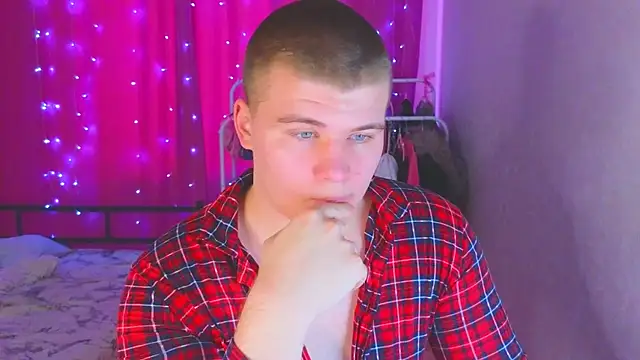 Snapshot of kittenmurr chatting on February 10, 6:12 am kittenmurr online show from February 10, 6:12 am