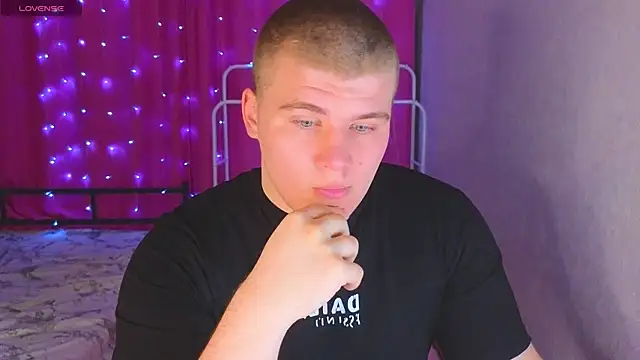 kittenmurr online show from April 8, 7:59 pm