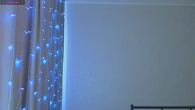 Snapshot of kittenmurr chatting on December 21, 5:09 am kittenmurr online show from December 21, 5:09 am