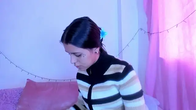 Snapshot of Abby_roussee chatting on September 18, 4:21 pm Abby roussee online show from September 18, 4:21 pm