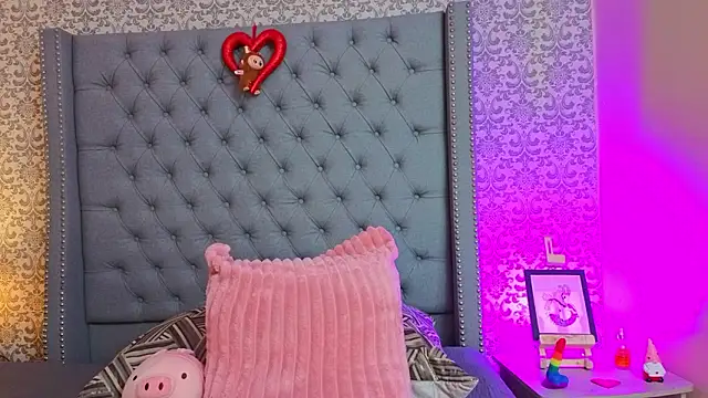 Abby roussee online show from February 25, 8:30 pm