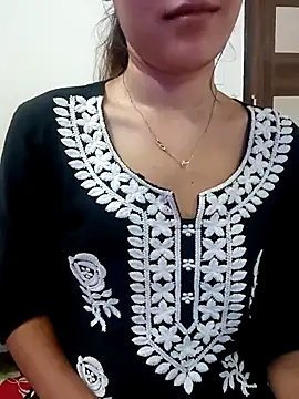 Snapshot of Cutie_Shruti chatting on September 28, 10:33 am Cutie Shruti online show from September 28, 10:33 am