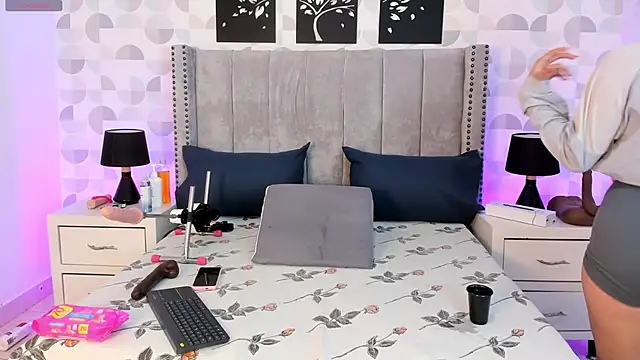 natasha moreno online show from January 6, 12:20 pm