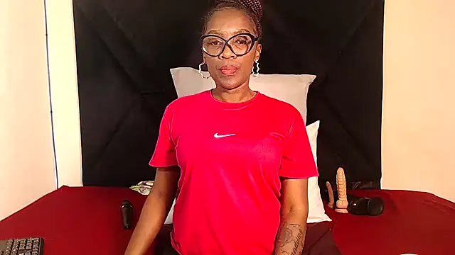 Yummychoklit online show from May 12, 1:06 pm