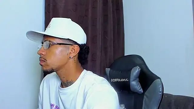 violet and myers online show from March 18, 11:05 pm