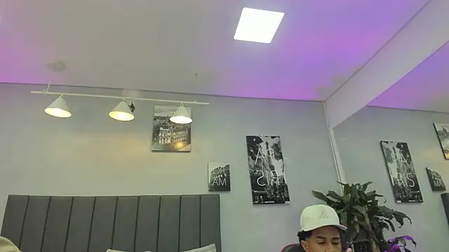 violet and myers online show from November 9, 11:47 am