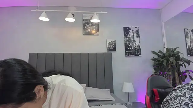 violet and myers online show from November 16, 11:15 am