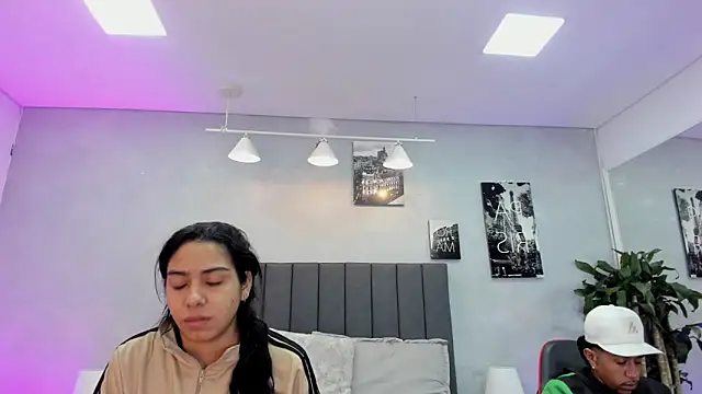 violet and myers online show from November 4, 11:25 am