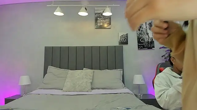 violet and myers online show from October 22, 11:31 am