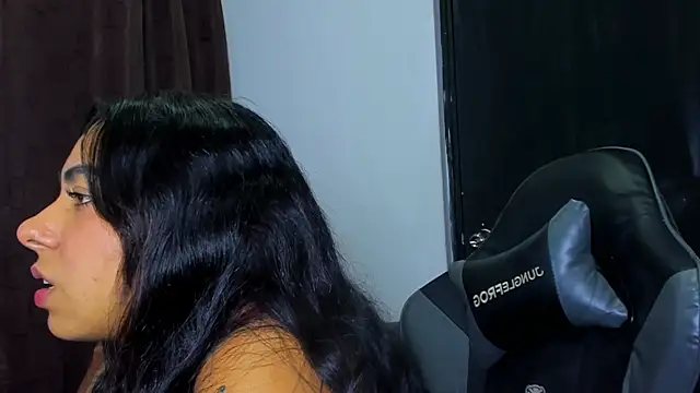 violet and myers online show from April 29, 9:32 pm
