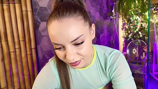 Snapshot of shes_rebel chatting on October 9, 4:29 pm shes rebel online show from October 9, 4:29 pm