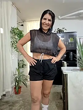 Snapshot of swity_foster chatting on June 10, 2:18 pm swity foster online show from June 10, 2:18 pm