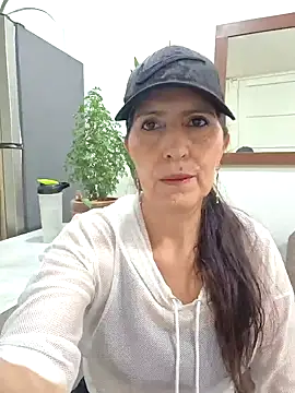 Snapshot of swity_foster chatting on June 24, 3:10 pm swity foster online show from June 24, 3:10 pm