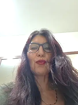 Snapshot of swity_foster chatting on June 9, 2:29 pm swity foster online show from June 9, 2:29 pm